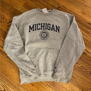 michigan sweatshirt size M